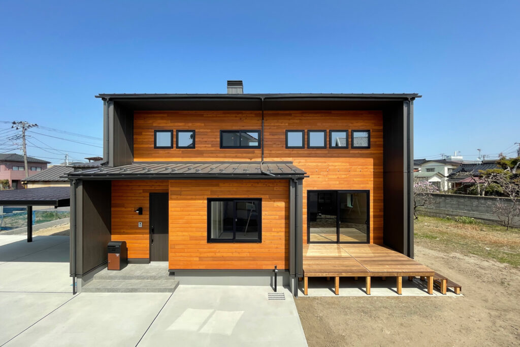 本と珈琲と酒が似合う対話が弾むシックな家